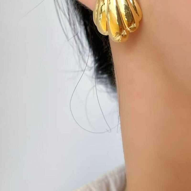 Ruffled Scallop Gold Stud Earrings