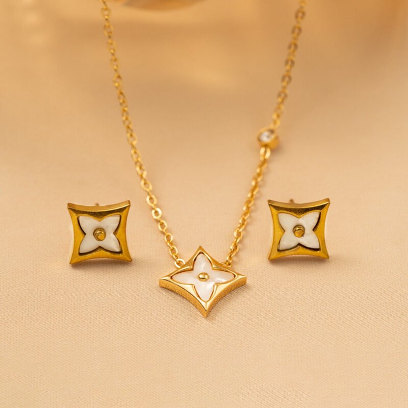 Bezel Clover Necklace & Studs Set