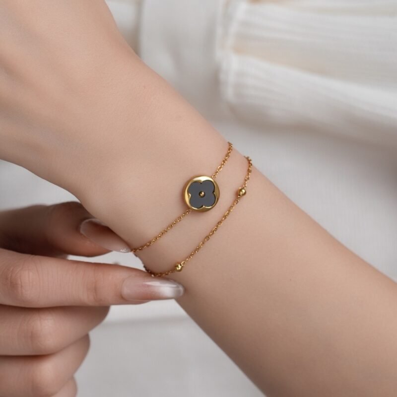 Bezel Clover Station Bracelet