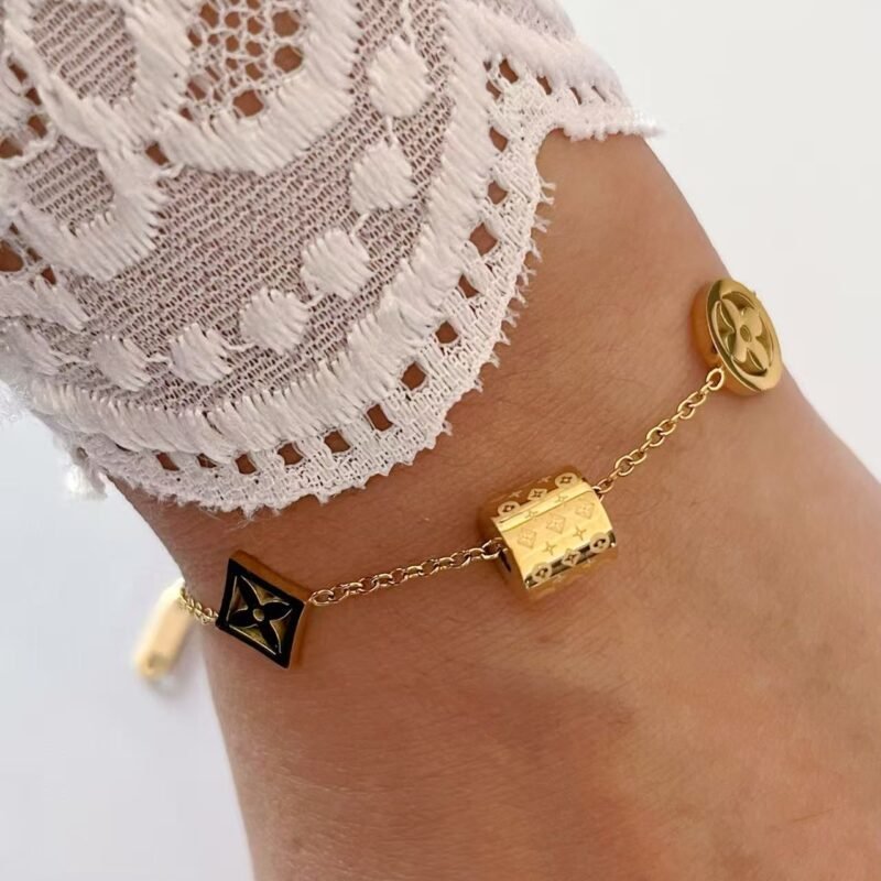 Clover Barrel Bracelet