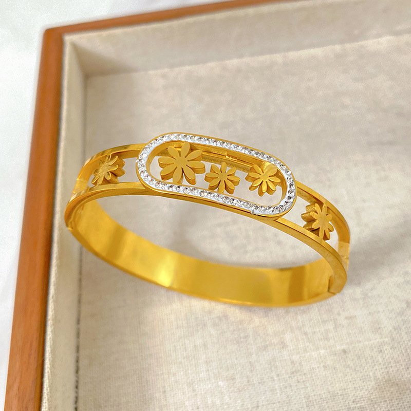Daisy Cutout Crystal Bangle