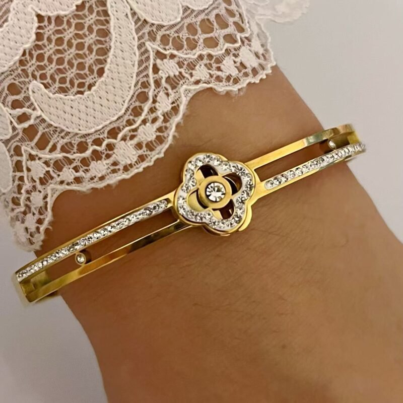 Elegant Clover Zircon Gold Bangle