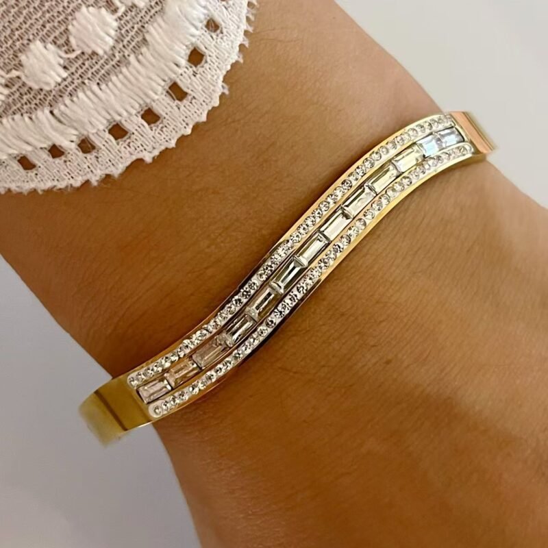 Elegant Wave Zircon Gold Bangle