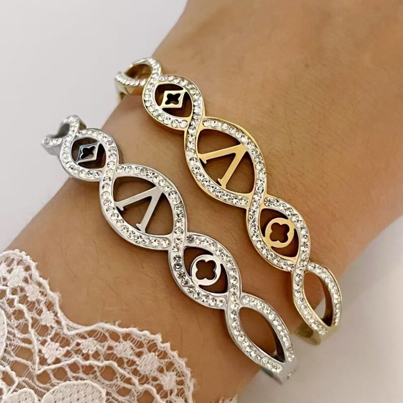 Signature V Clover Zircon Gold Bangle