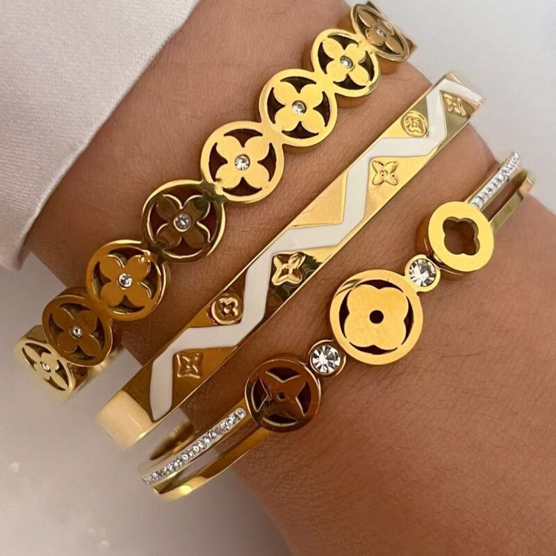 Triple Clover Zirconia Bangle