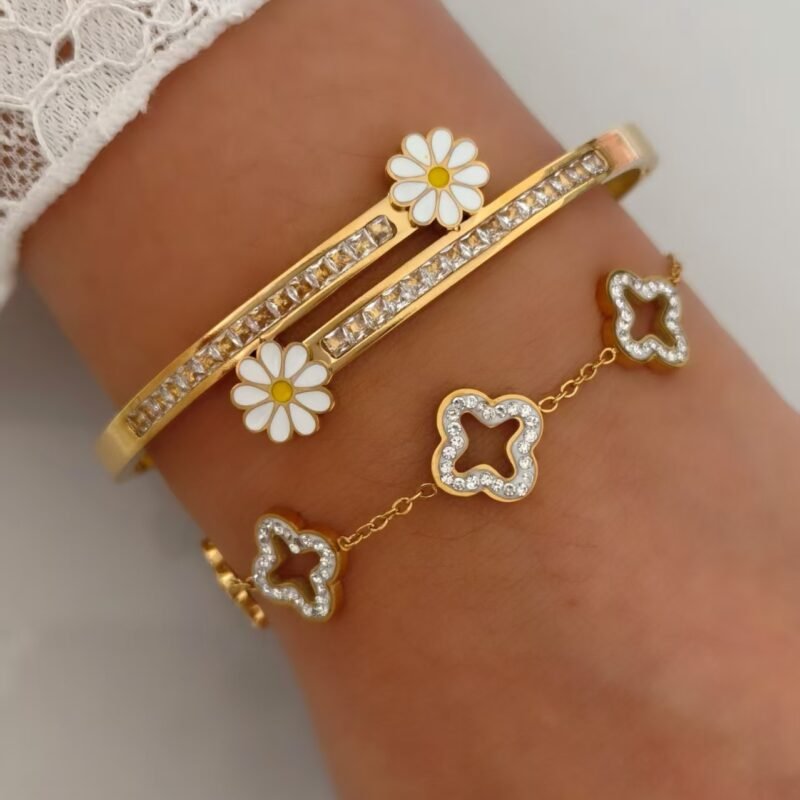 Lucky Clover Sparkle Chain Bracelet