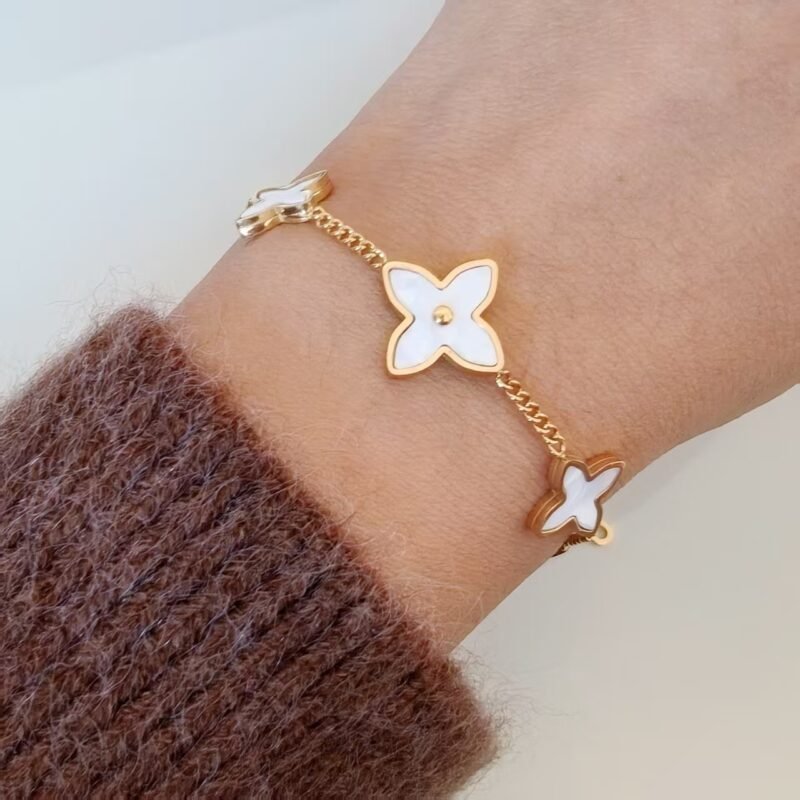 Triple Clover Shell Station Bracelet