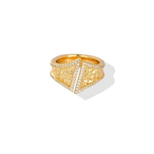 Hammered Chevron Zircon Pavรฉ Wide Gold Signet Ring