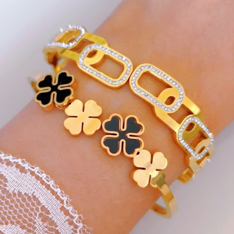 Lucky Four Heart Clover Bangle