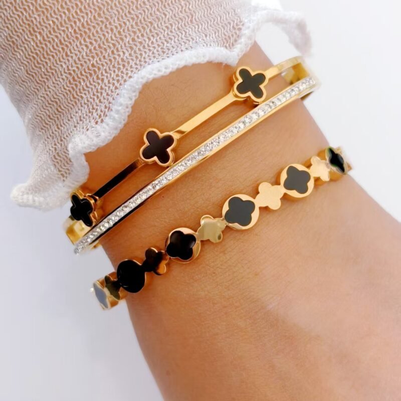 Noir Clover Zircon Rail Bangle