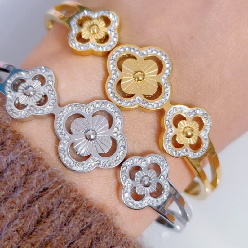 Triple Clover Zircon Bangle