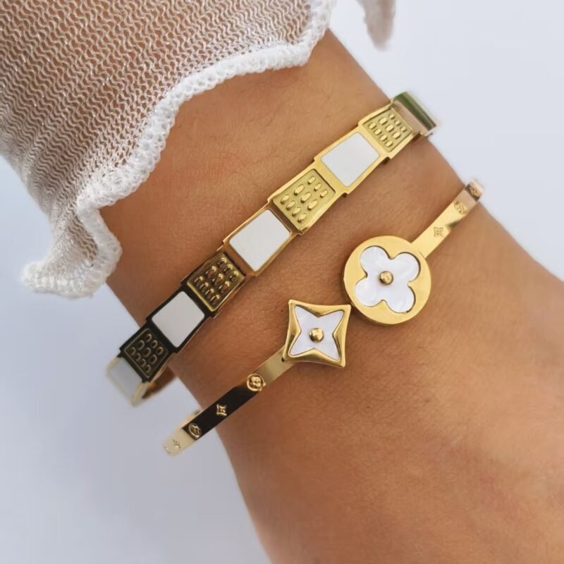 Vertebrae Pearl Bangle