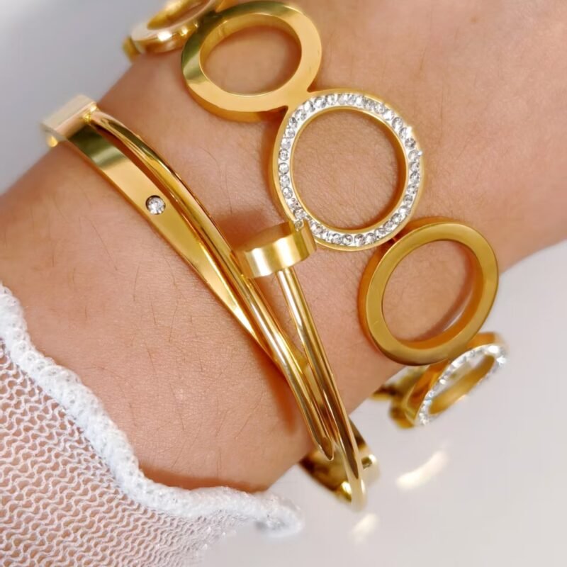 Gold Circle Link Bangle