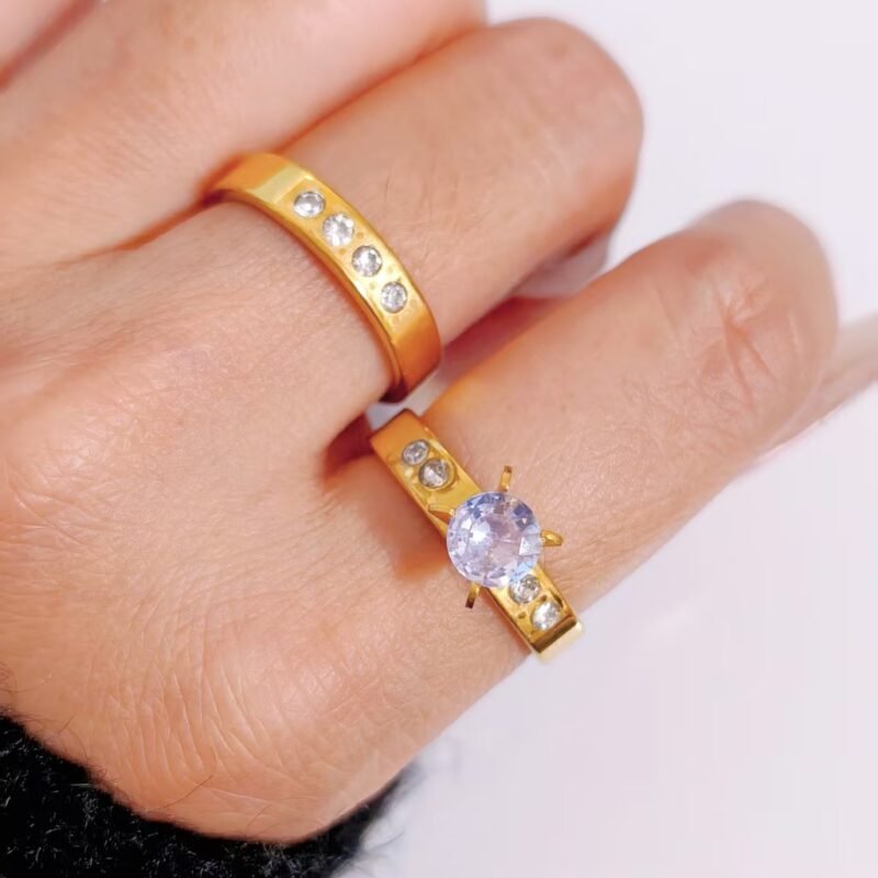 Minimalist Solitaire Couple Ring Set