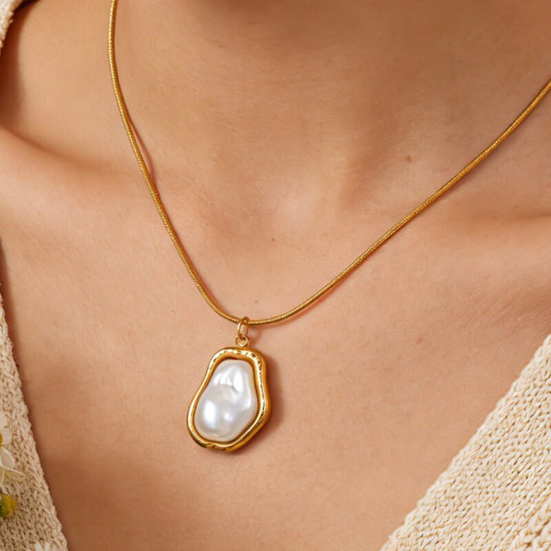 Baroque Pearl Bezel Necklace