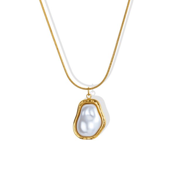 Baroque Pearl Bezel Necklace