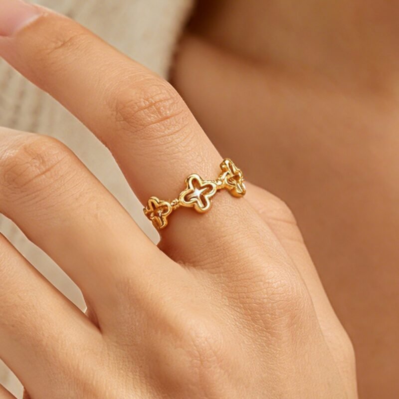 Dainty Hollow Clover Chain Band Open Ring