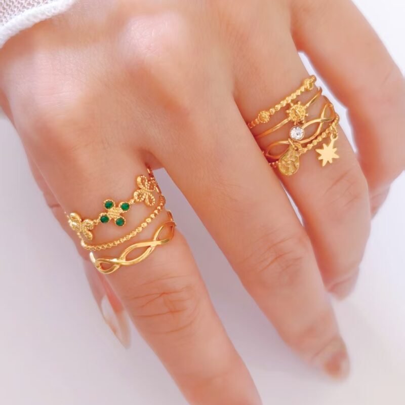 Emerald Clover Crown Ring