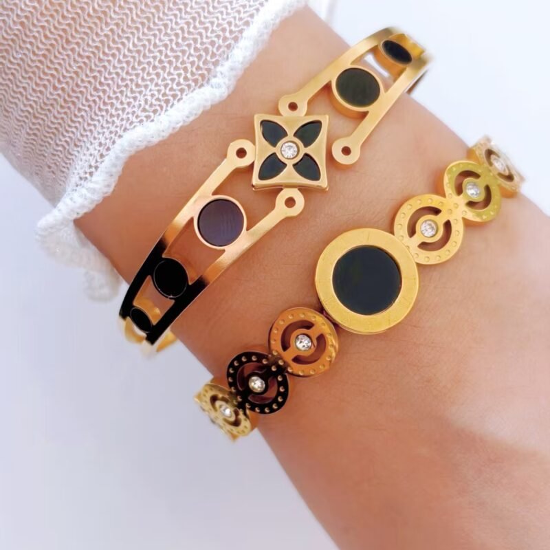 Enamel Clover Star Bangle