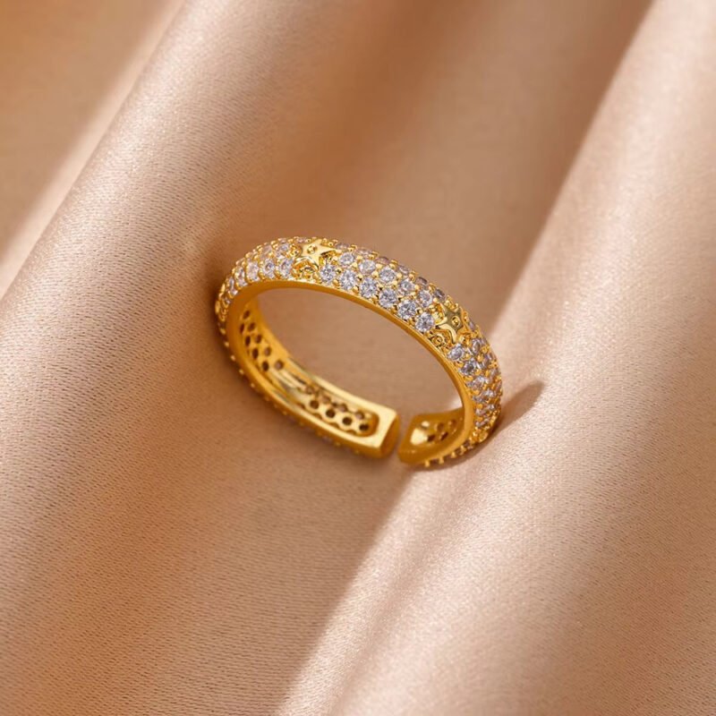 Iced Out Pavé Star Ring
