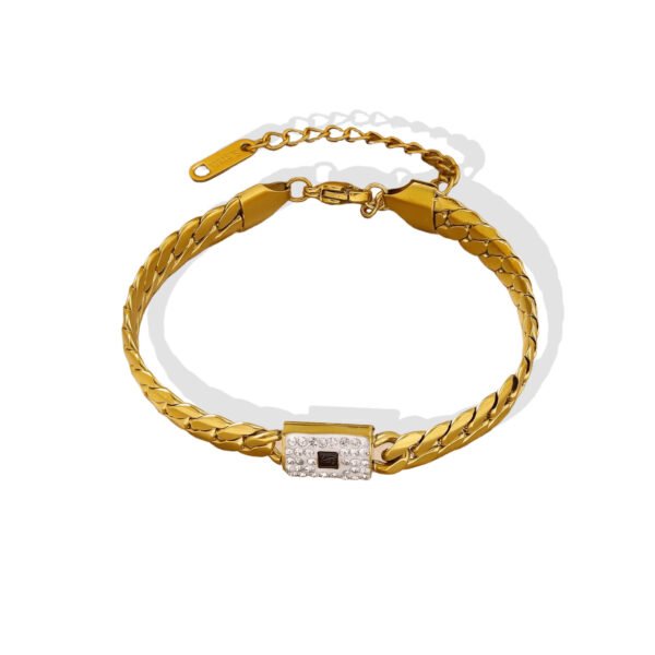 Pavรฉ Lock Curb Chain Bracelet