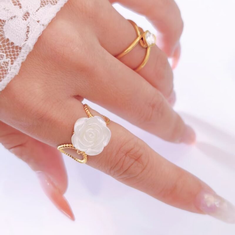 Carved Resin Rose Link Chain Ring