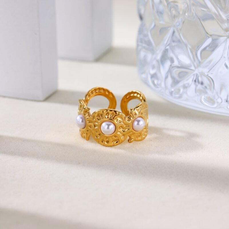 Hammered Pearl Trio Ring