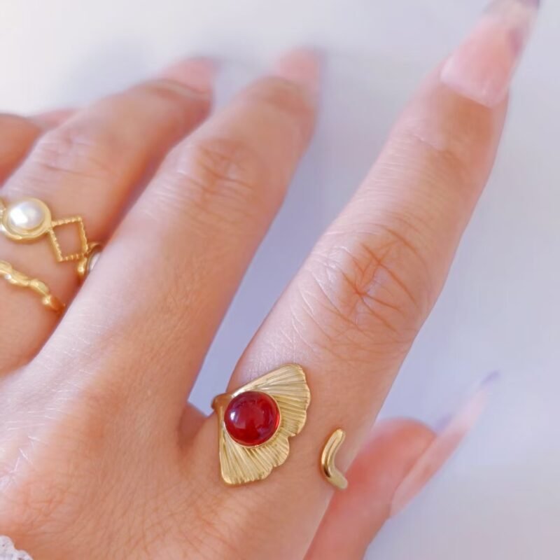 Ginkgo Muse Leaf Ring