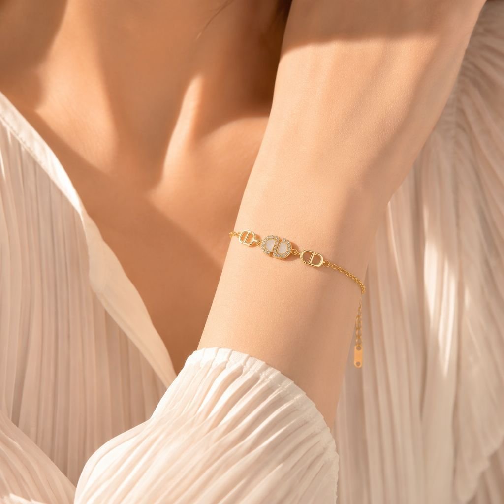 Horseshoe Link Chain Bracelet - Image 2
