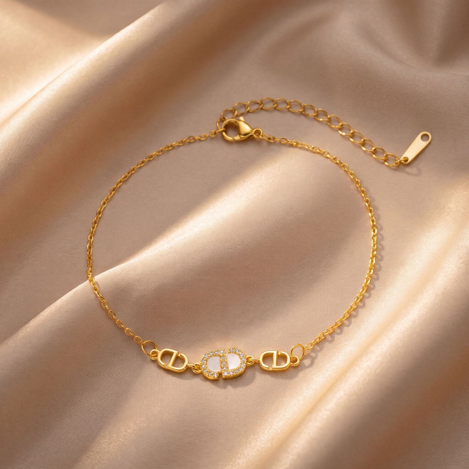 Horseshoe Link Chain Bracelet - Image 3