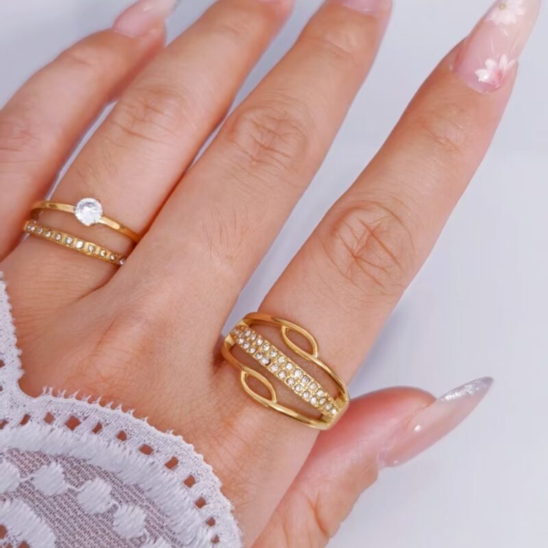 Wave Pavé Wide Band Ring