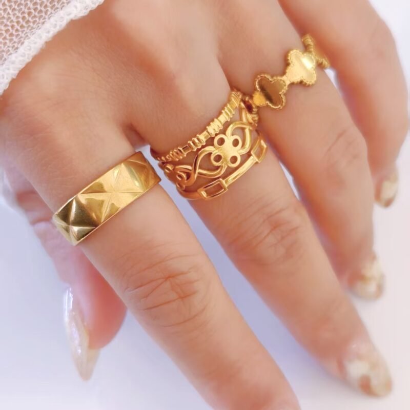 Quilted Edge Geometric Band Ring