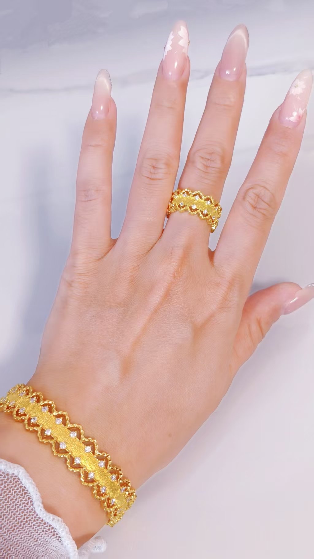 Royal Lace Zircon Scalloped Ring & Bracelet Set - Image 3