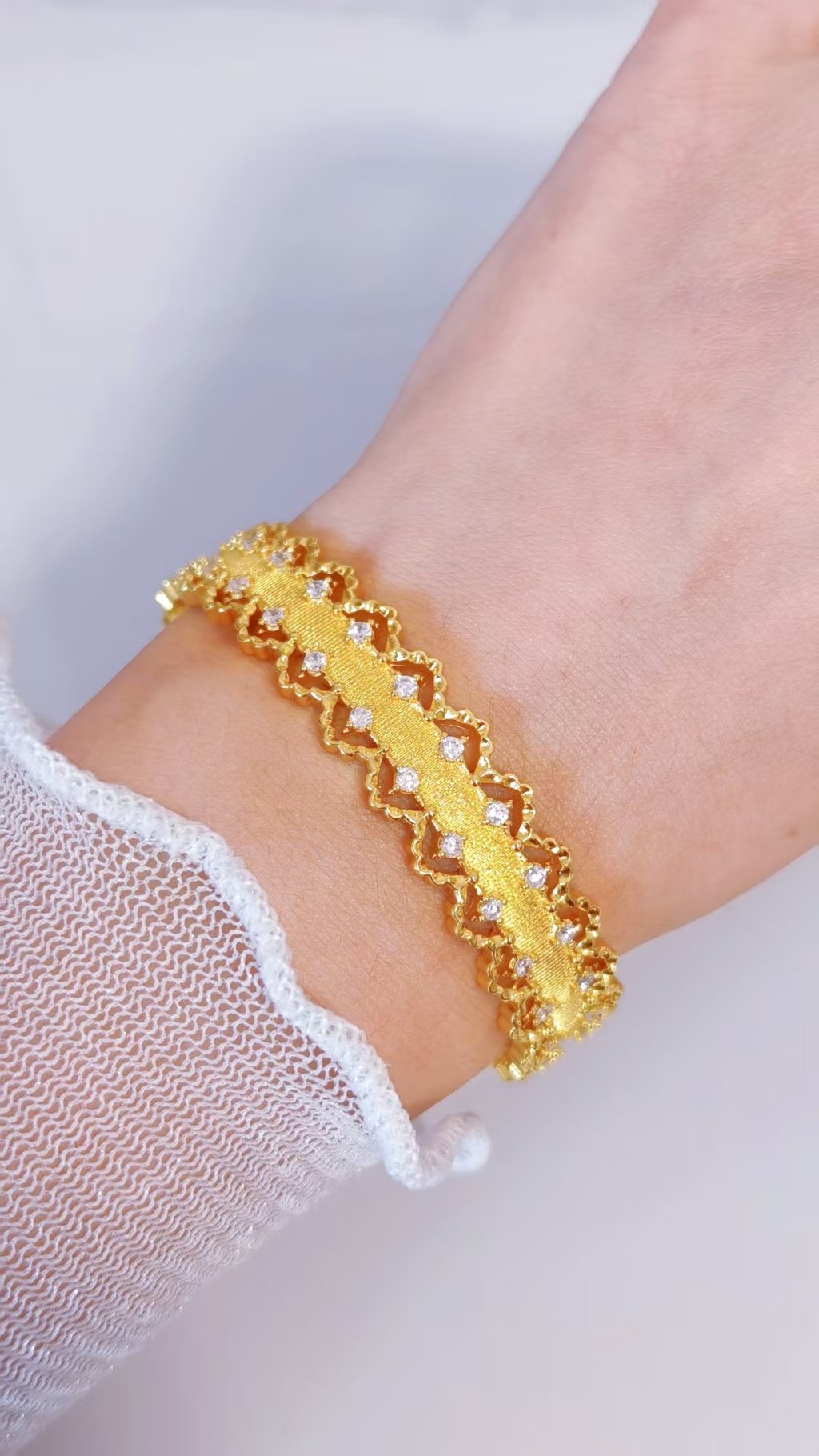 Royal Lace Zircon Scalloped Ring & Bracelet Set - Image 4