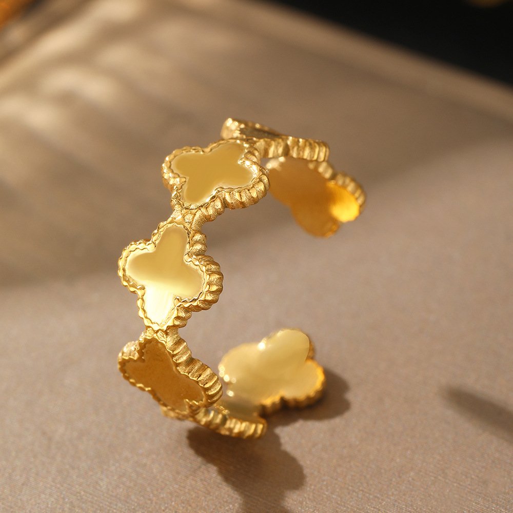 Clover Crown Scalloped Four-Leaf Band Ring - Image 5