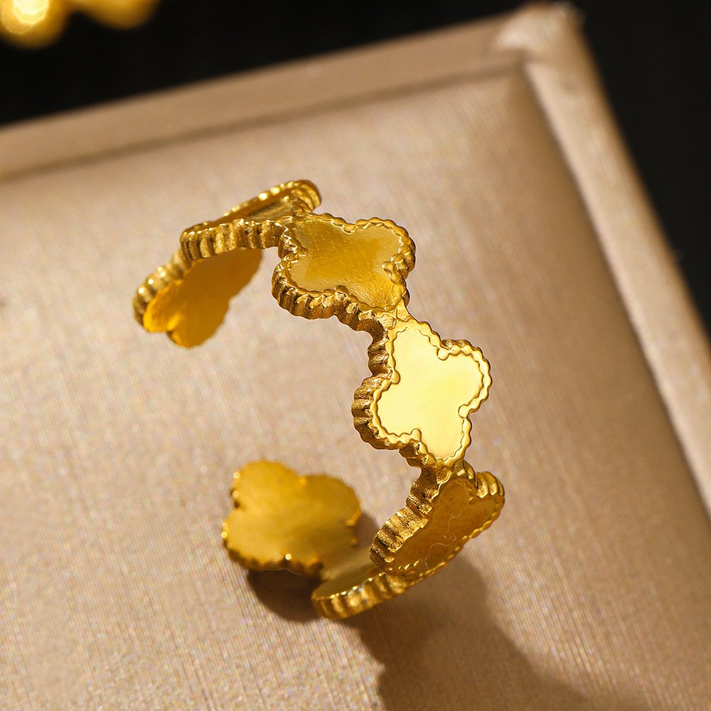 Clover Crown Scalloped Four-Leaf Band Ring - Image 6