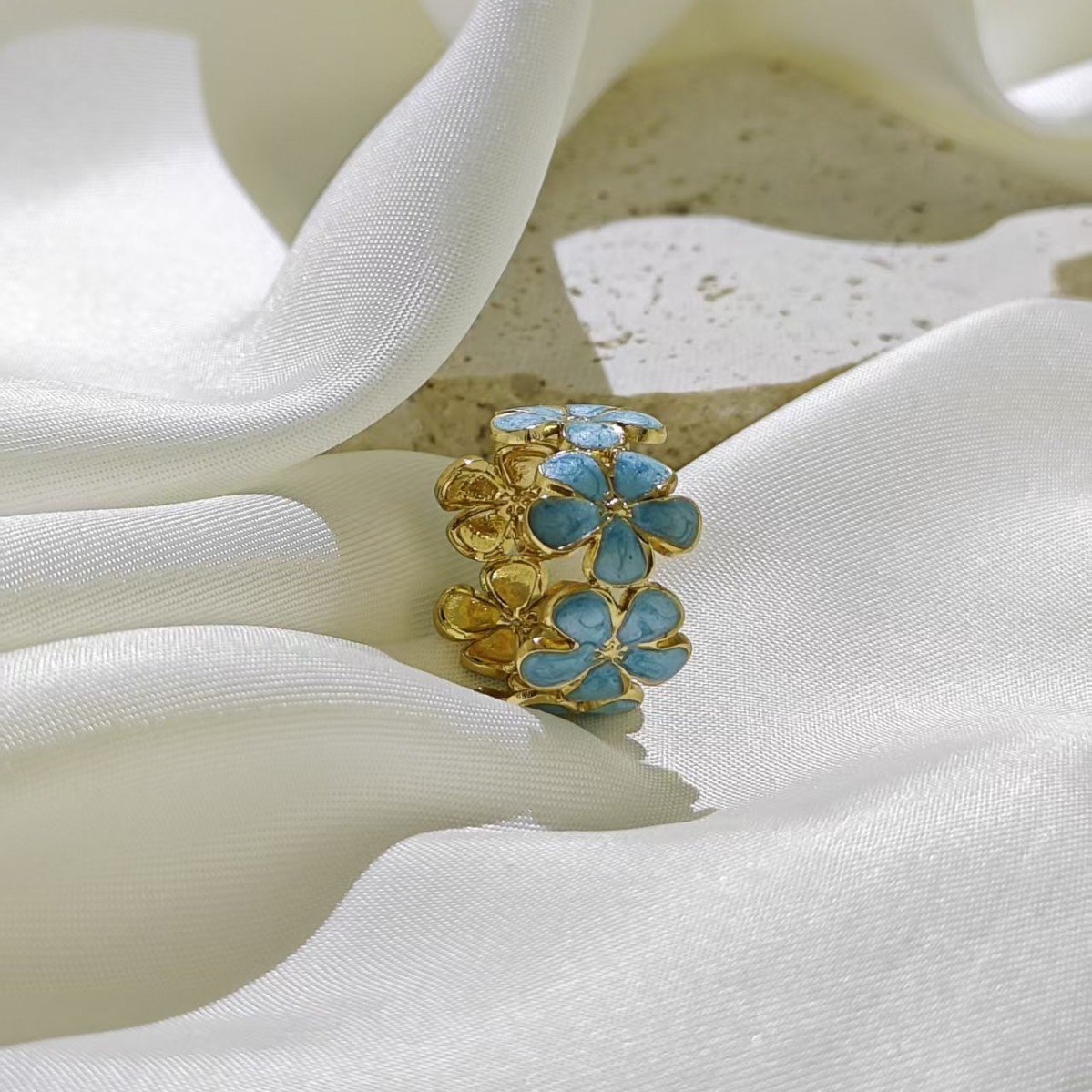 Daisy Chain Enamel Flower Ring - Image 8