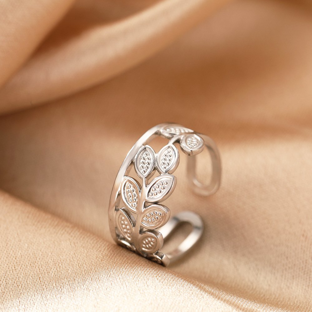 Laurel Vine Leaf Wreath Ring - Image 5