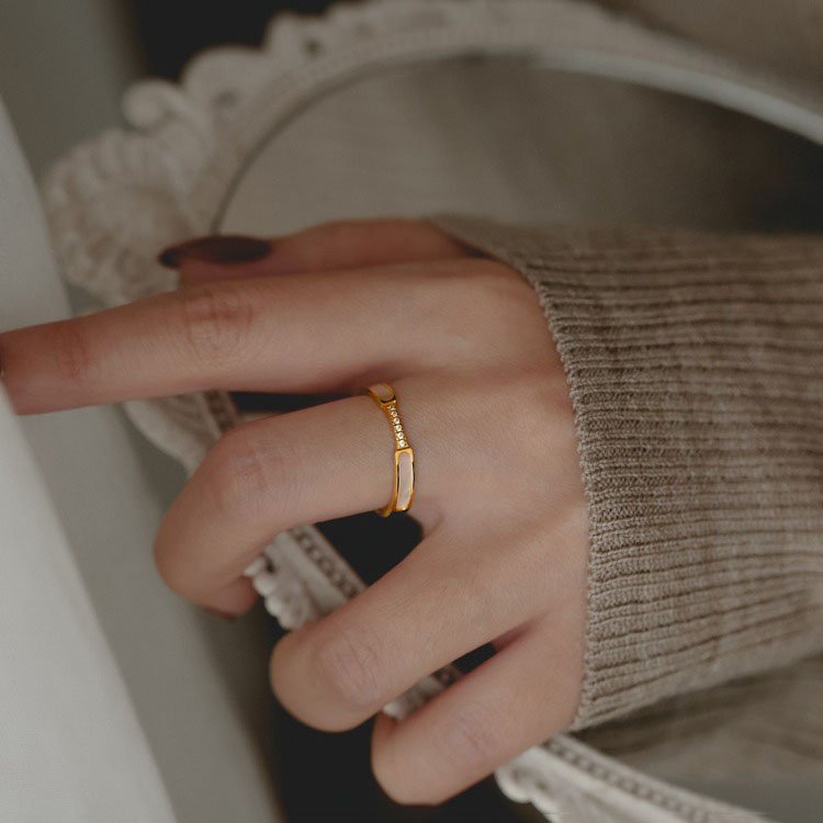 Pearlescent Shell Zircon Band Ring - Image 3