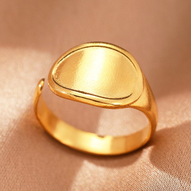 Pebble Signet Oval Shield Ring
