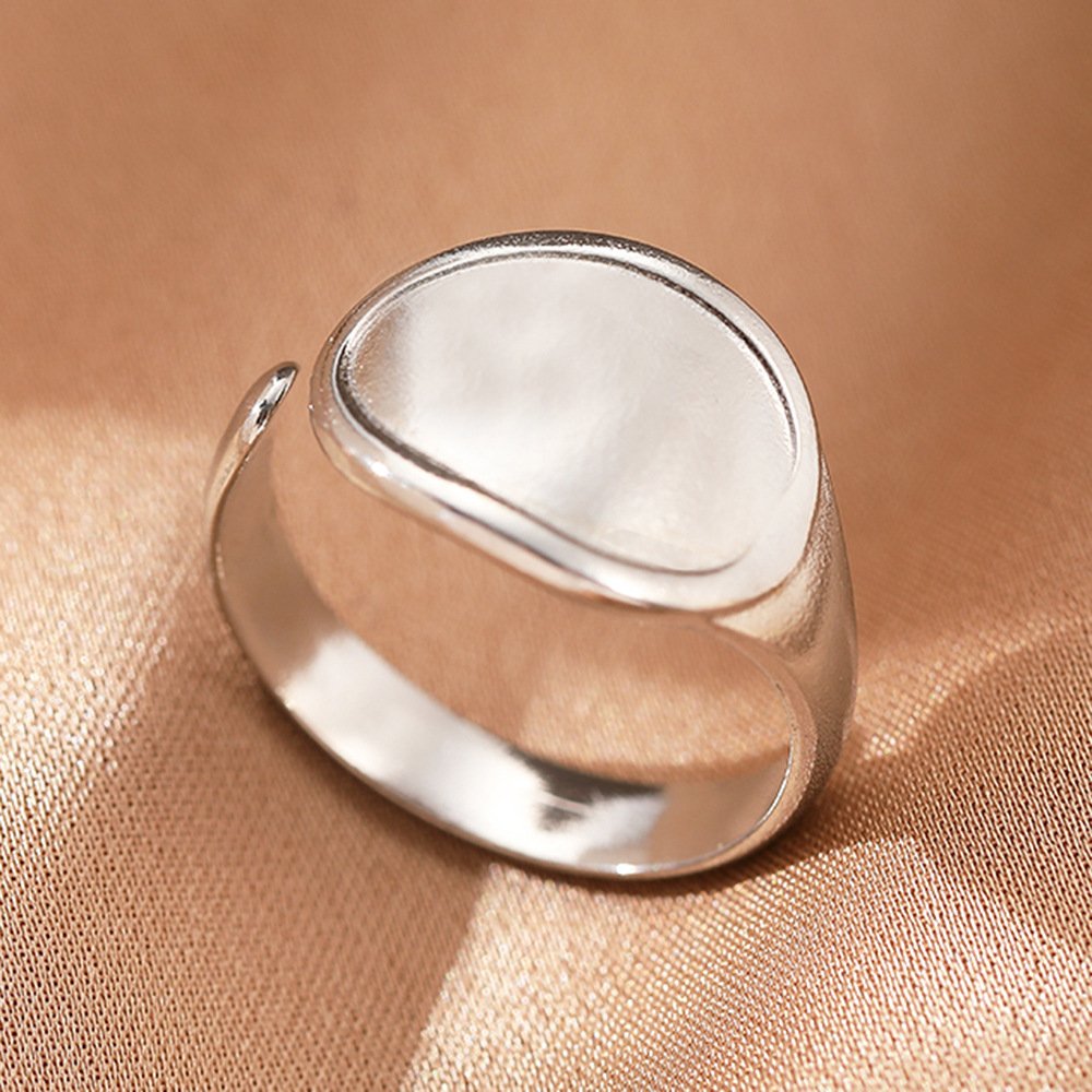 Pebble Signet Oval Shield Ring - Image 3