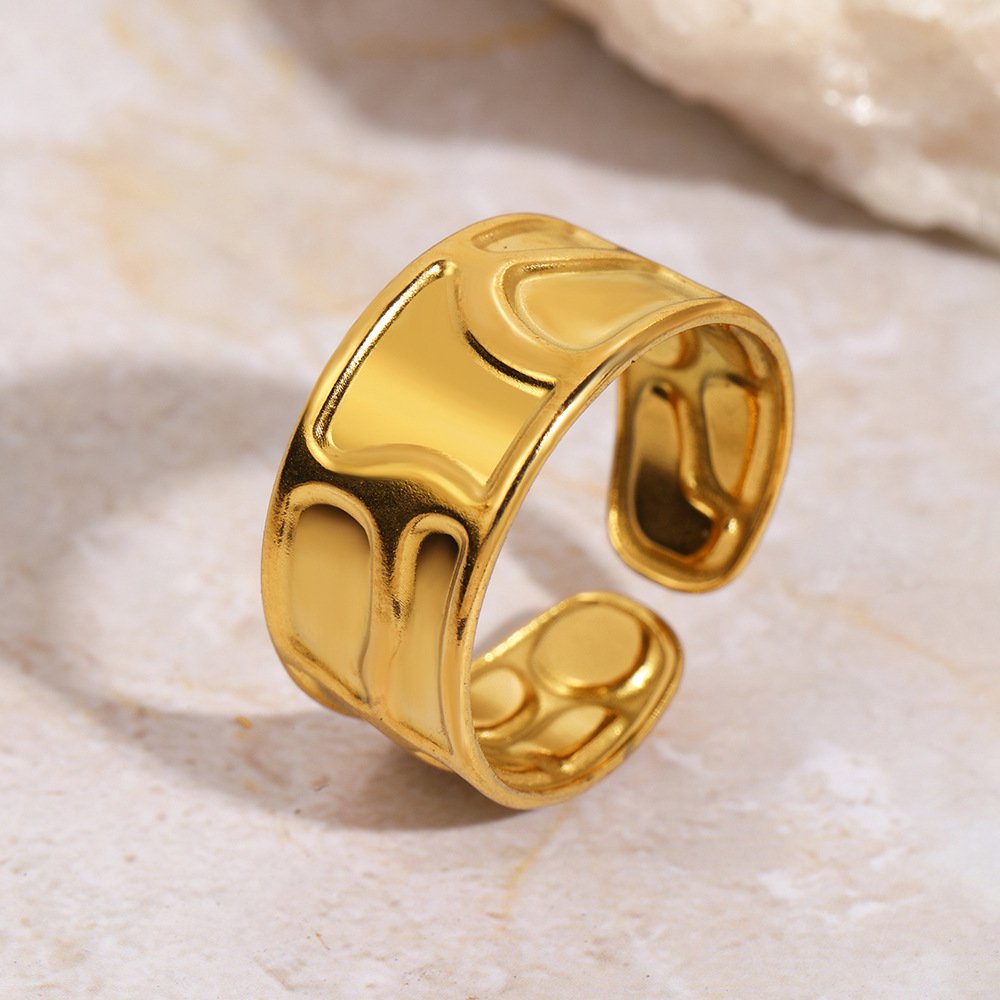 Relief Tiles Embossed Wide Band Ring - Image 2
