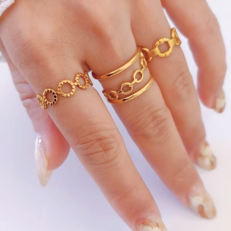 Slanted Link Layered Chain Ring